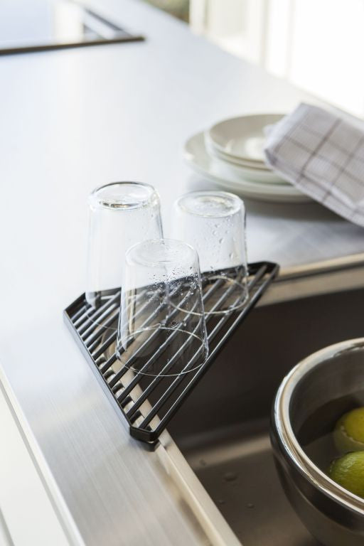 Yamazaki Tower Gootsteen afdruiprek driehoek - Zwart